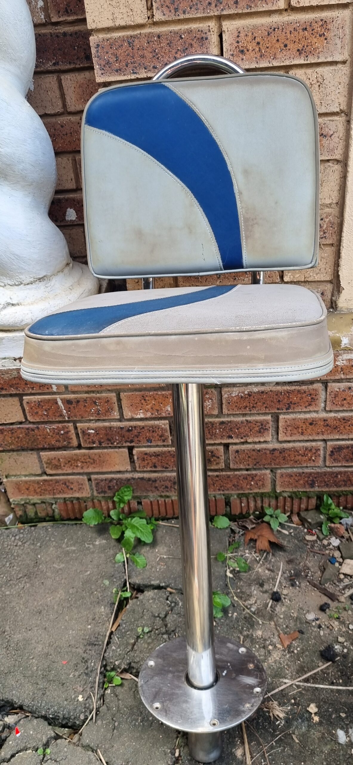 Captain Chair View 4